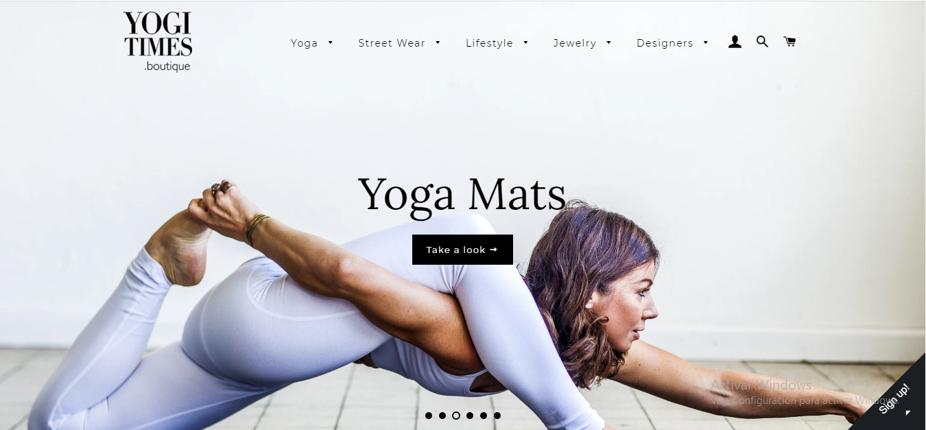 Captura de pantalla de la pagina web. Mujer practicando en su esterilla yoga esterillas yoga mat