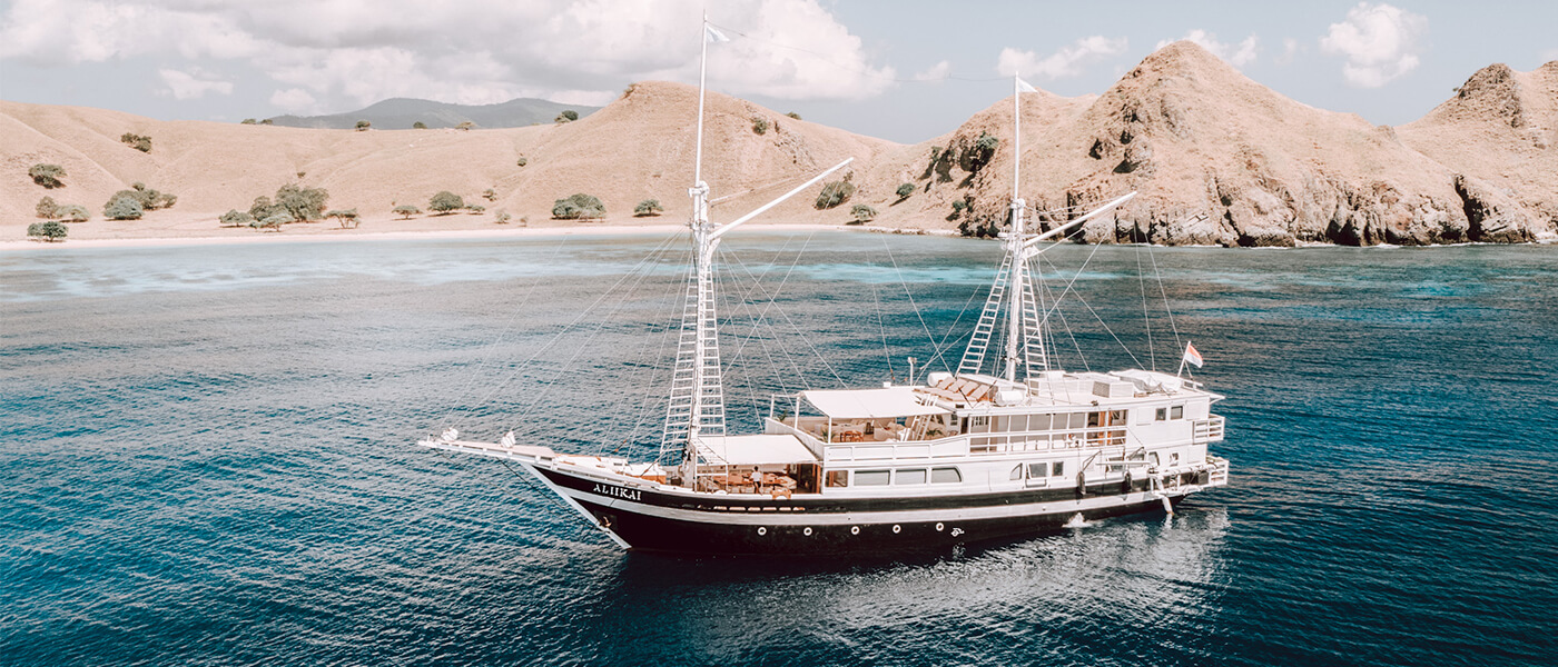 Aliikai phinisi yacht live aboard boat bali Indonesia luxury charter